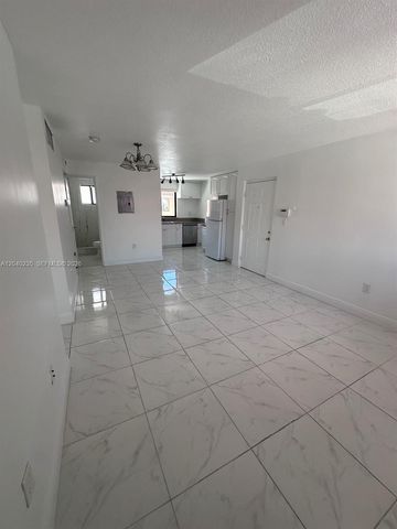2740 W 61st St 204, Hialeah, FL 33016
