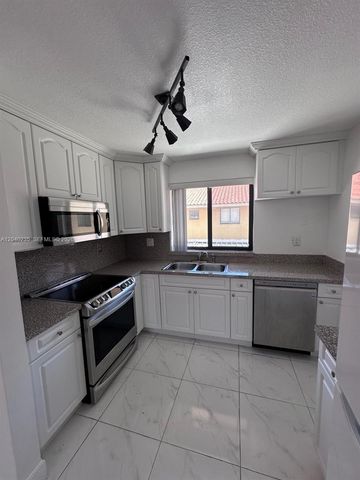 2740 W 61st St 204, Hialeah, FL 33016