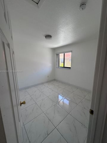 2740 W 61st St 204, Hialeah, FL 33016