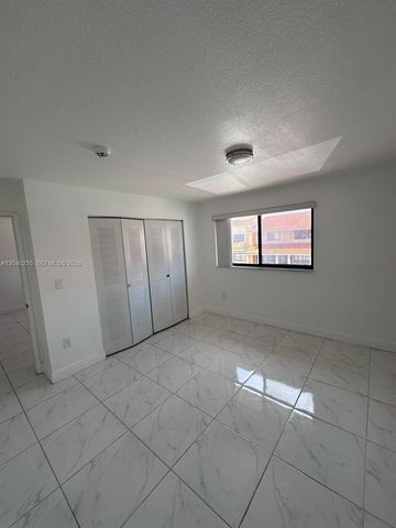 2740 W 61st St 204, Hialeah, FL 33016