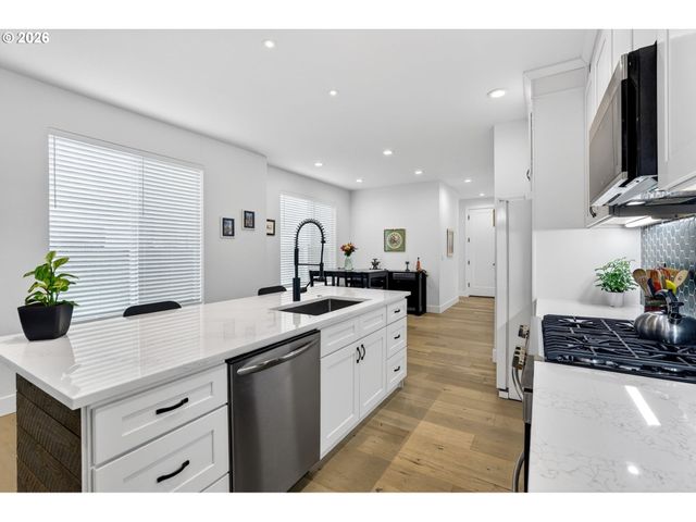 2911 N WILLIS Blvd, Portland, OR 97217