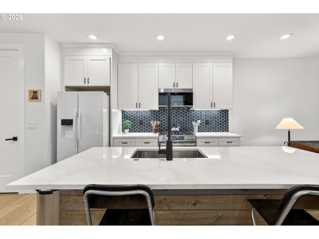 2911 N WILLIS Blvd, Portland, OR 97217