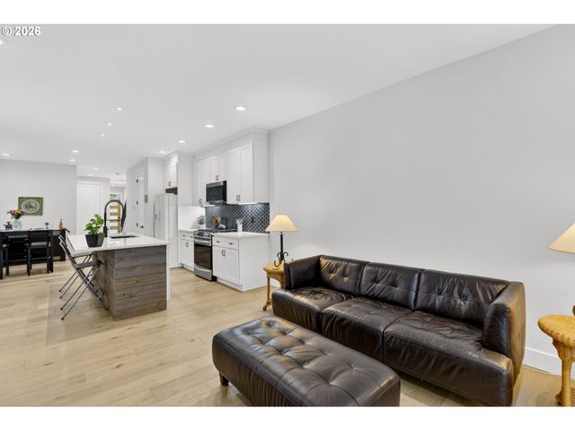 2911 N WILLIS Blvd, Portland, OR 97217