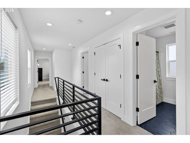 2911 N WILLIS Blvd, Portland, OR 97217