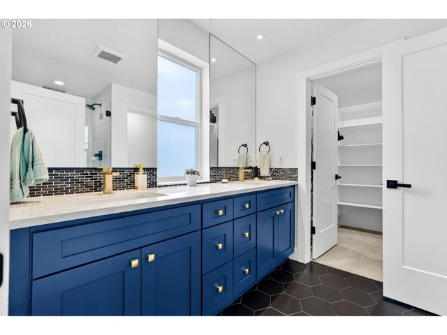 2911 N WILLIS Blvd, Portland, OR 97217