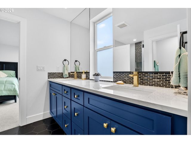 2911 N WILLIS Blvd, Portland, OR 97217