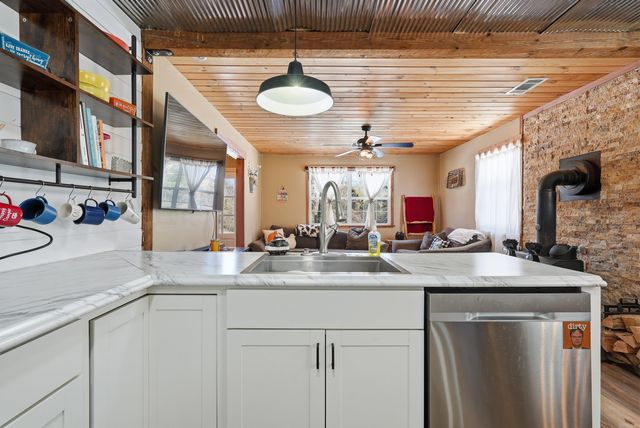 121 Pumpkin Center Circle, Quitman, AR 72131