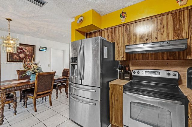 6100 NW 15th St, Sunrise, FL 33313