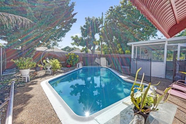 6100 NW 15th St, Sunrise, FL 33313