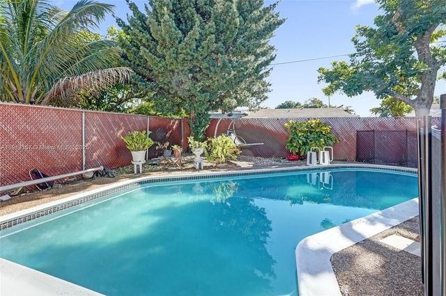 6100 NW 15th St, Sunrise, FL 33313