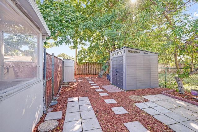 6100 NW 15th St, Sunrise, FL 33313