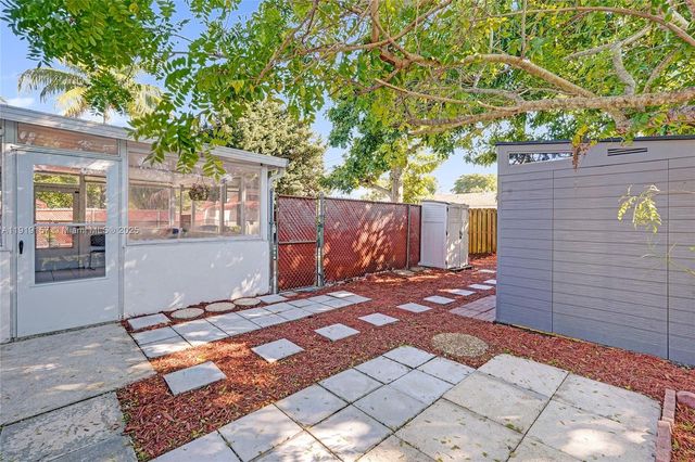 6100 NW 15th St, Sunrise, FL 33313