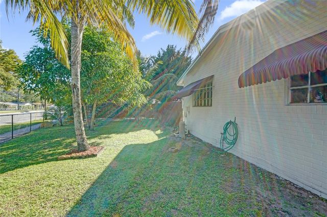 6100 NW 15th St, Sunrise, FL 33313