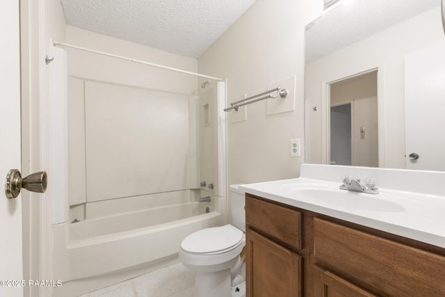 504 Knollwood Circle A, Lafayette, LA 70506