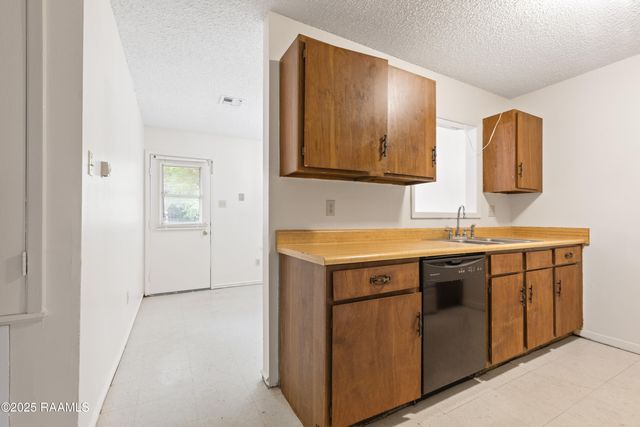 504 Knollwood Circle A, Lafayette, LA 70506