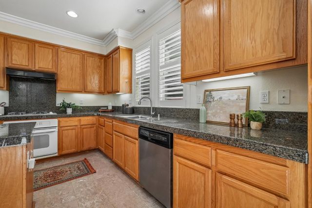 1891 Rogue River Ct, West Sacramento, CA 95691