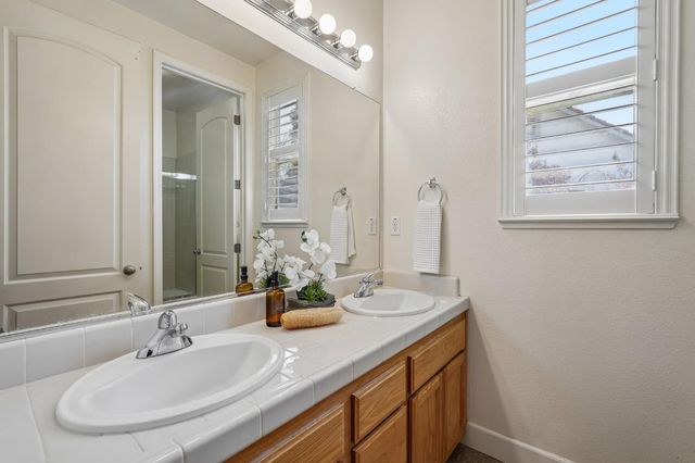 1891 Rogue River Ct, West Sacramento, CA 95691