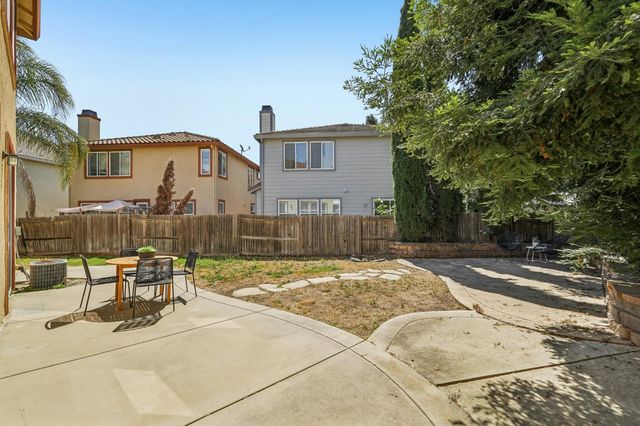 1891 Rogue River Ct, West Sacramento, CA 95691