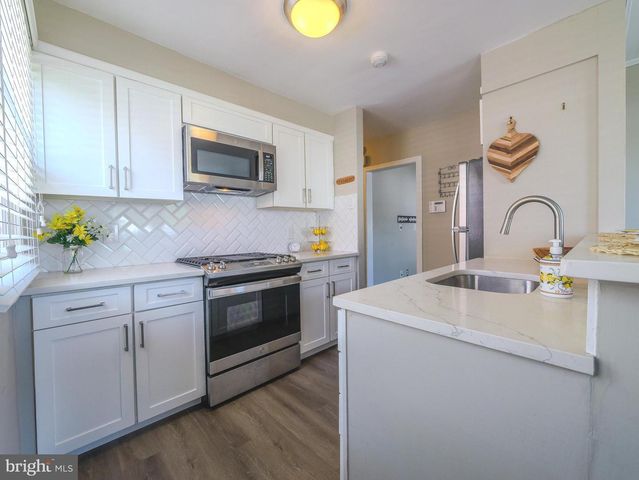 1109 OLD LN, Drexel Hill, PA 19026