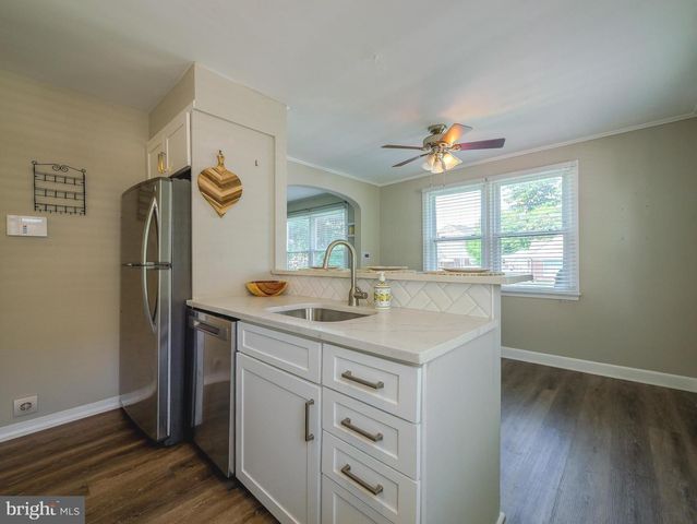 1109 OLD LN, Drexel Hill, PA 19026
