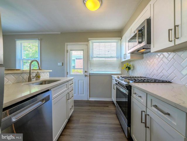 1109 OLD LN, Drexel Hill, PA 19026