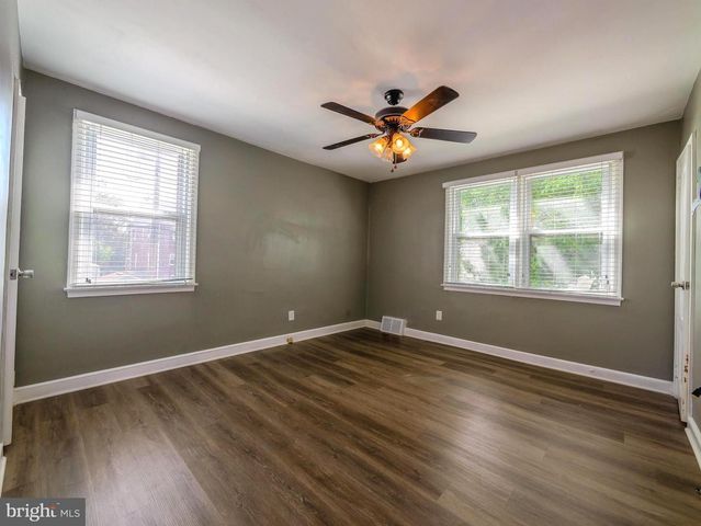 1109 OLD LN, Drexel Hill, PA 19026