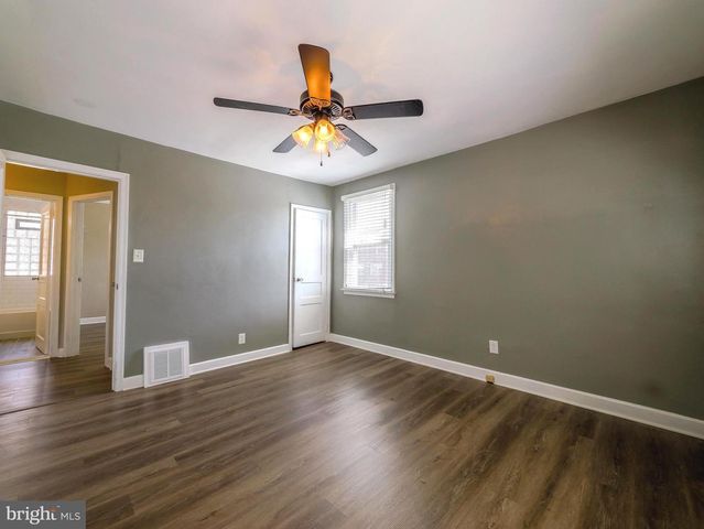 1109 OLD LN, Drexel Hill, PA 19026