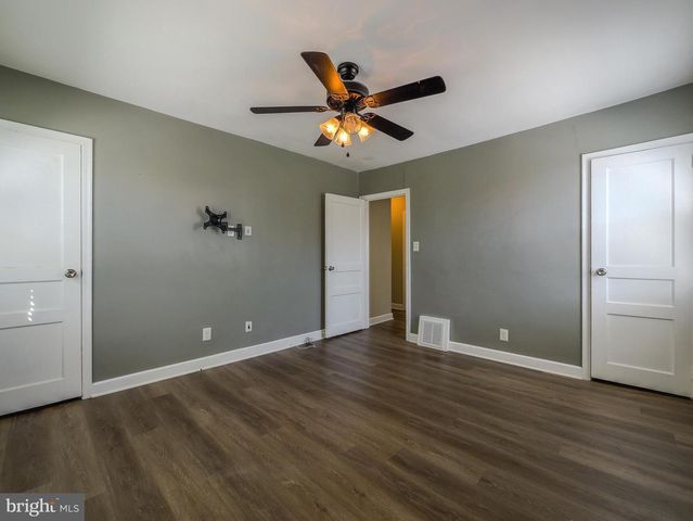 1109 OLD LN, Drexel Hill, PA 19026