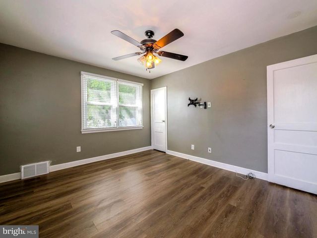 1109 OLD LN, Drexel Hill, PA 19026
