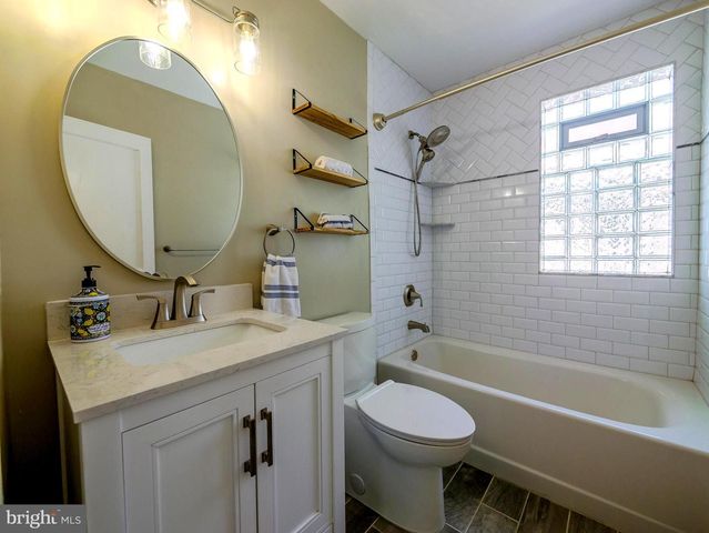 1109 OLD LN, Drexel Hill, PA 19026