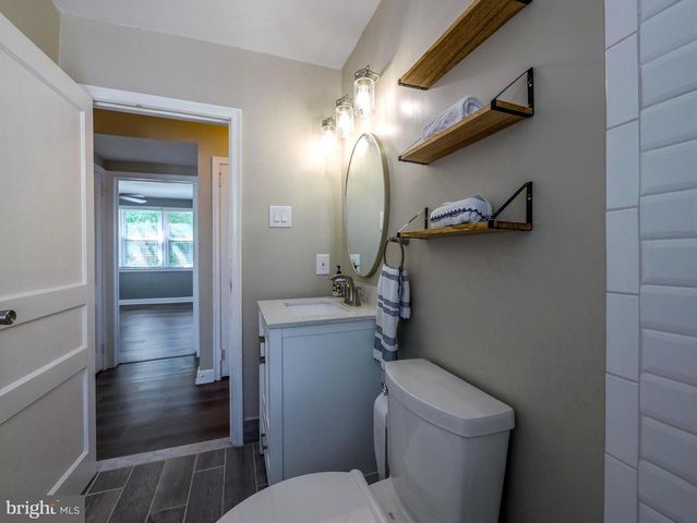 1109 OLD LN, Drexel Hill, PA 19026