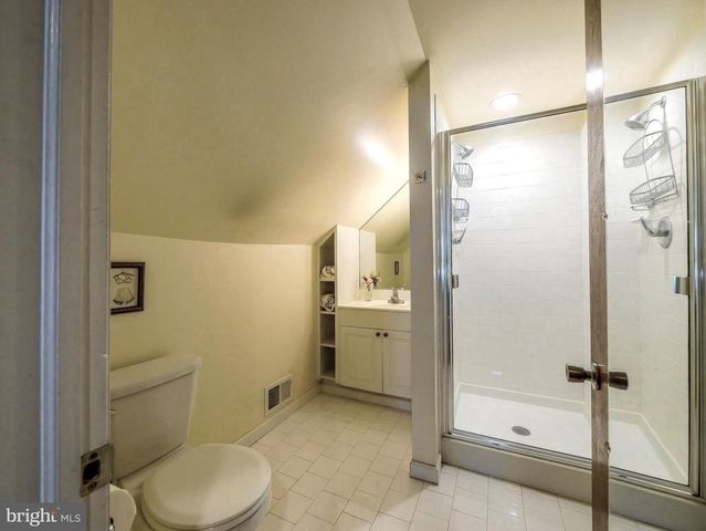 1109 OLD LN, Drexel Hill, PA 19026