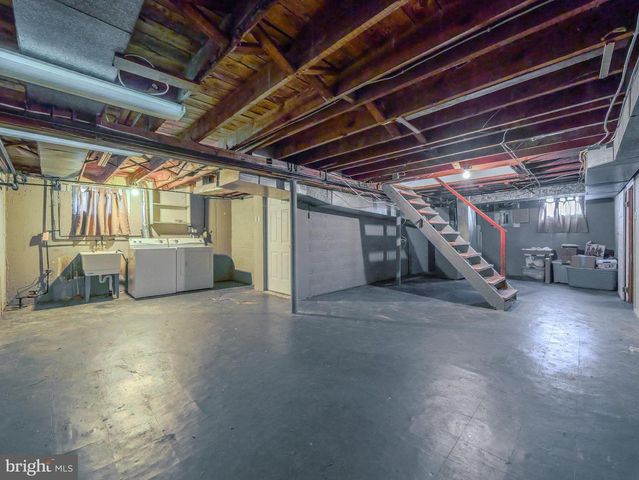1109 OLD LN, Drexel Hill, PA 19026