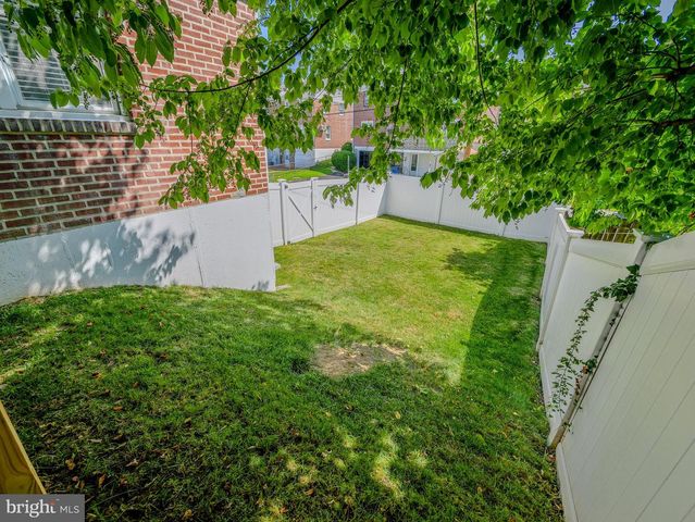 1109 OLD LN, Drexel Hill, PA 19026