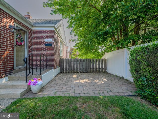 1109 OLD LN, Drexel Hill, PA 19026