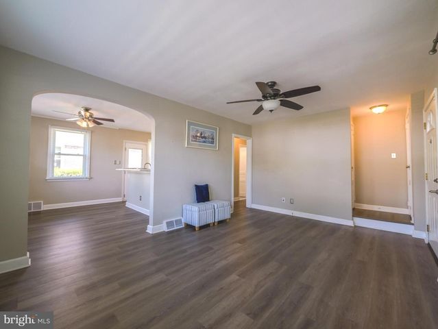 1109 OLD LN, Drexel Hill, PA 19026