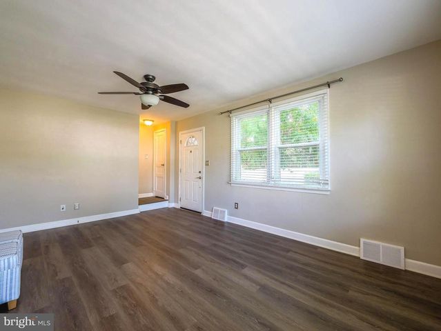 1109 OLD LN, Drexel Hill, PA 19026