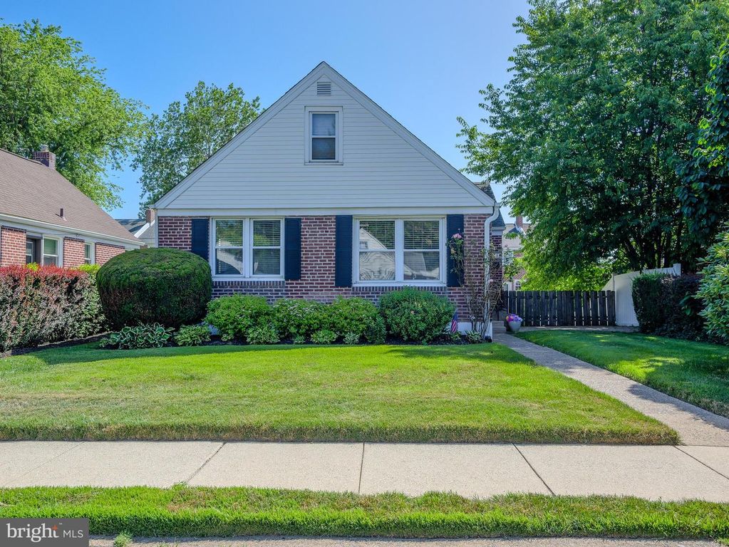 1109 OLD LN, Drexel Hill, PA 19026