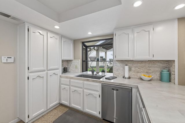 6663 N Hanover, Fresno, CA 93722