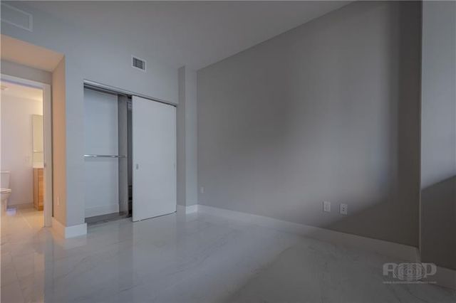 16385 Biscayne Boulevard 405, Aventura, FL 33160