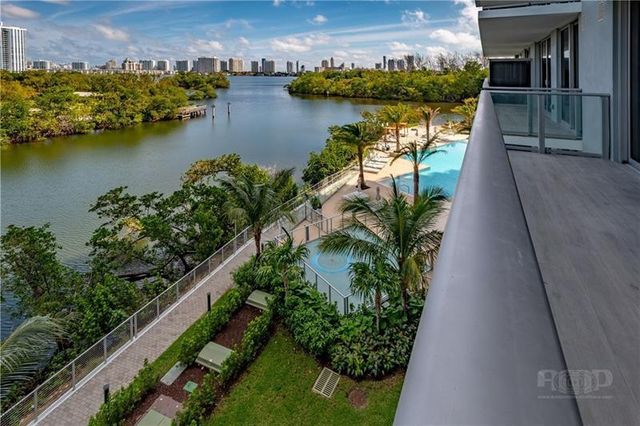 16385 Biscayne Boulevard 405, Aventura, FL 33160