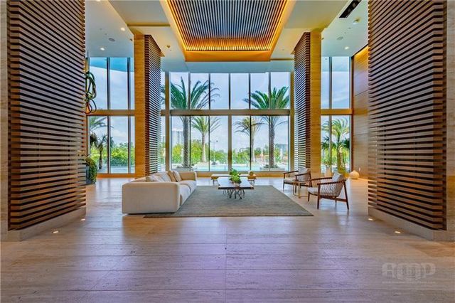 16385 Biscayne Boulevard 405, Aventura, FL 33160