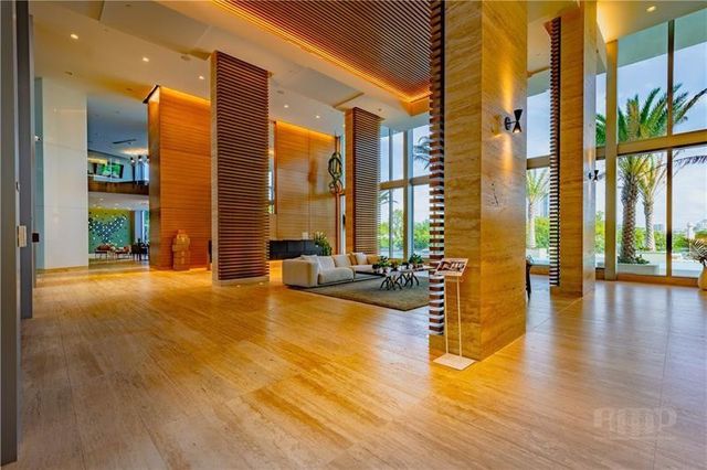 16385 Biscayne Boulevard 405, Aventura, FL 33160