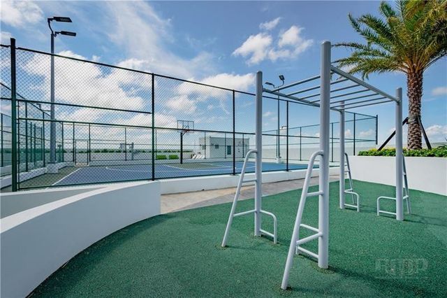 16385 Biscayne Boulevard 405, Aventura, FL 33160