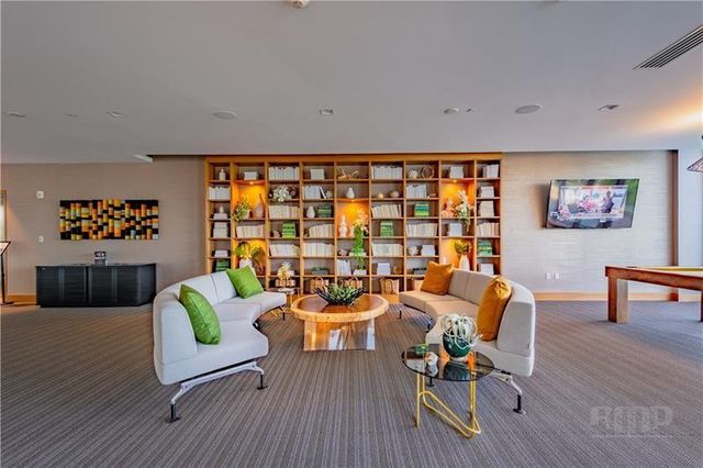 16385 Biscayne Boulevard 405, Aventura, FL 33160