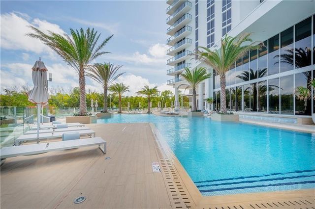 16385 Biscayne Boulevard 405, Aventura, FL 33160