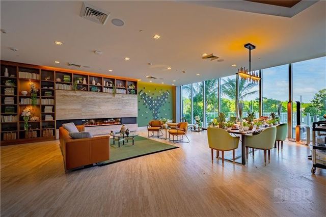 16385 Biscayne Boulevard 405, Aventura, FL 33160