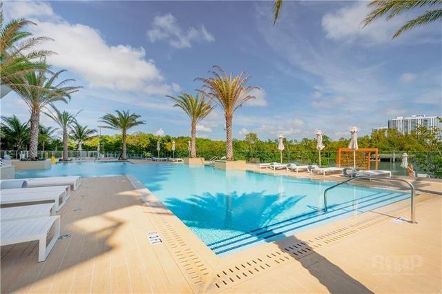 16385 Biscayne Boulevard 405, Aventura, FL 33160