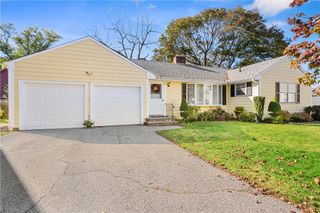 30 Marshall Way, East Providence, RI 02916