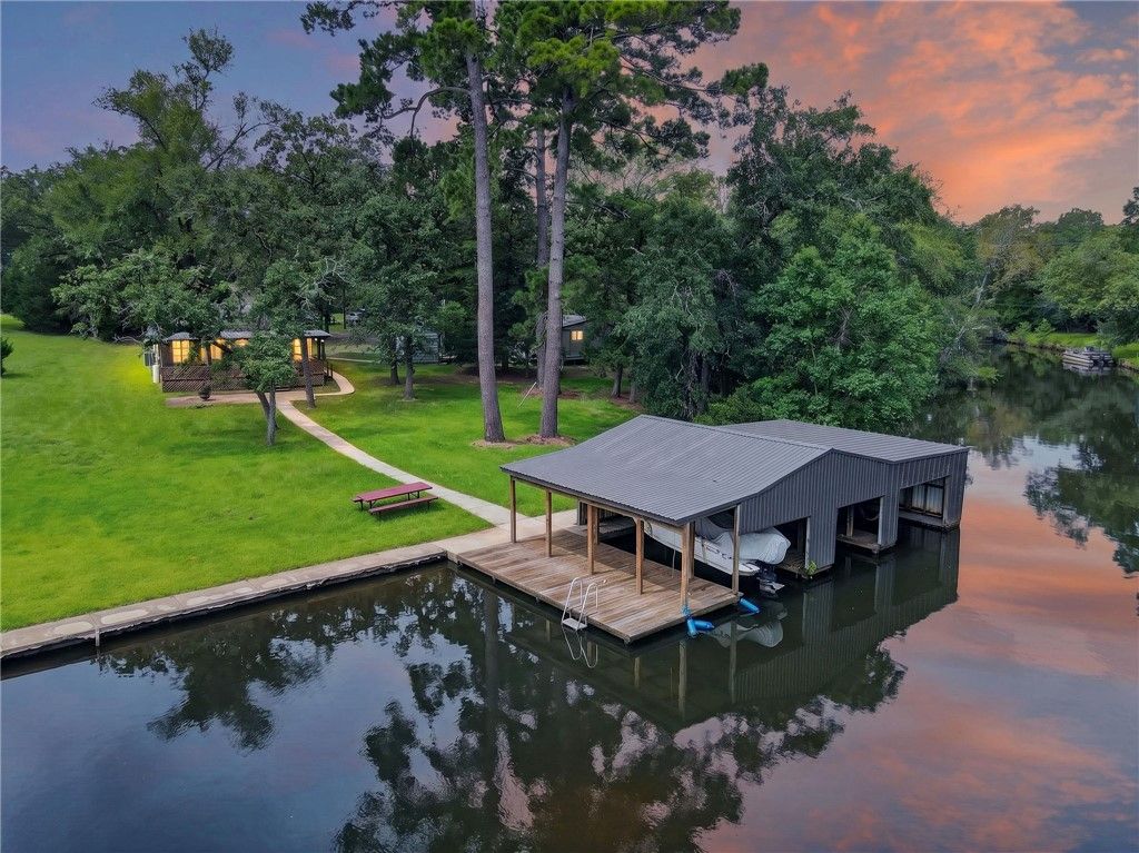 10329 Clyde Acord Road, Franklin, TX 77856 — exterior